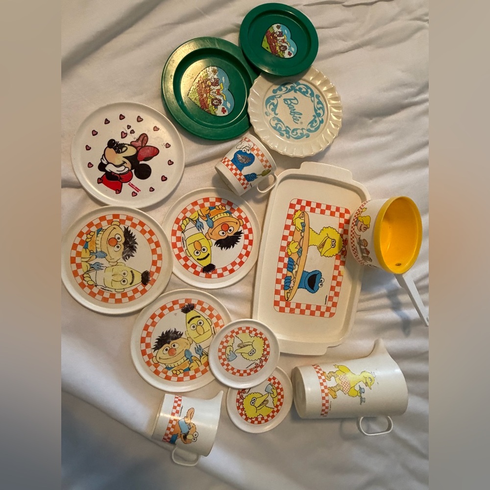 Vintage Sesame Street and Disney Dish Set 14 pieces TOYs